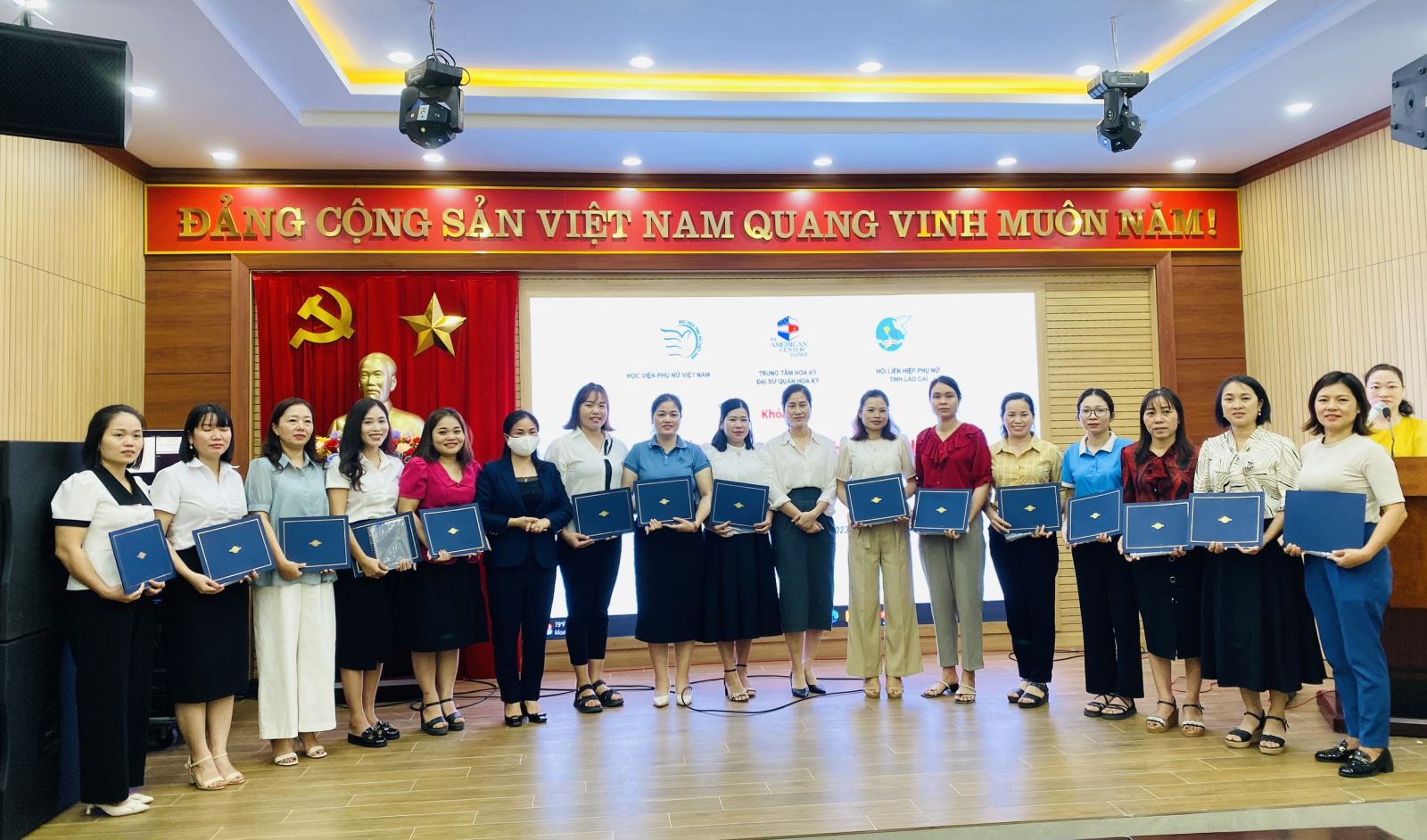 Lớp Kỹ năng lãnh đạo cho phụ nữ tại Lào Cai năm 2023